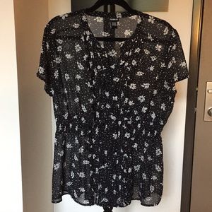 Torrid Size 1 Short Sleeve Blouse